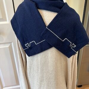 Vineyard Vines navy 100% merino wool unisex scarf